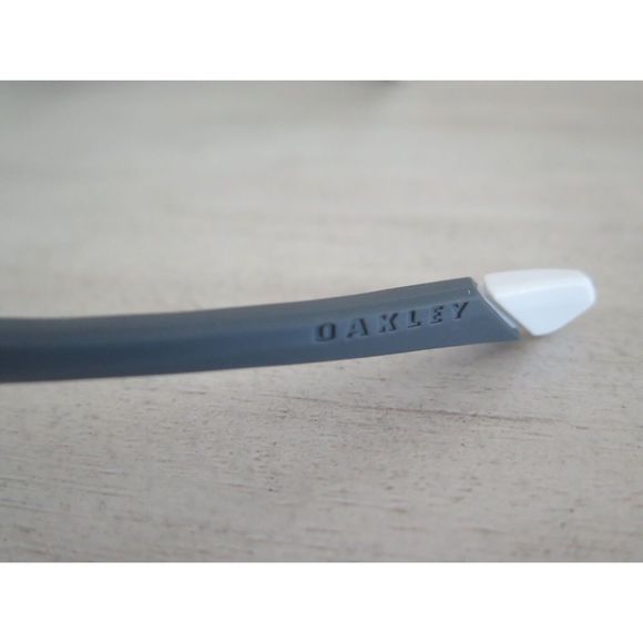 Oakley OO9247-07 Men's Matte White/Grey Chainlink Polarized Sunglasses $150 - Picture 7 of 11